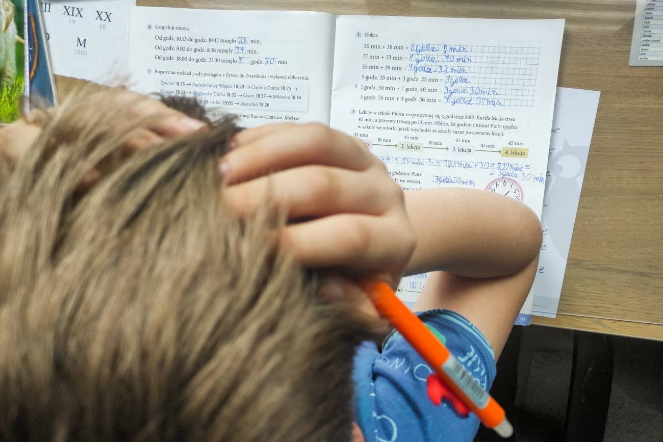 Rodzice z Pruszkowa chcą powrotu prac domowych. Przekonują nauczycieli