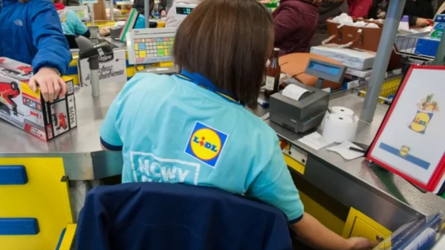ile się zarabia biedronka lidl pepco action zara ccc sinsay 2024 pensje stawki praca ile się zarabia biedronka lidl pepco action zara ccc sinsay 2024 pensje stawki praca