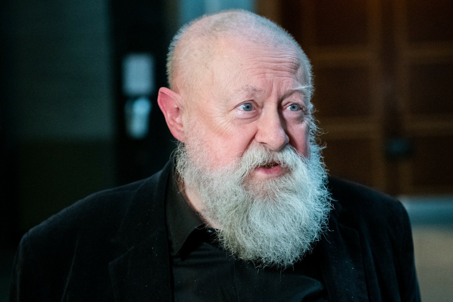 Prof. Bralczyk skomentował aferę o swoje słowa dotyczące "zdychania" psów.
