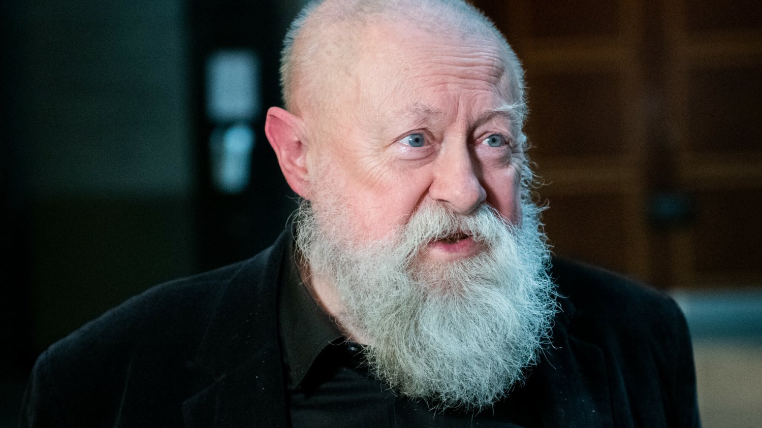 Prof. Bralczyk skomentował aferę o swoje słowa dotyczące "zdychania" psów.