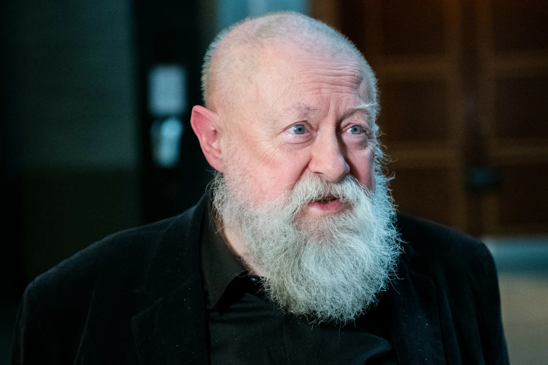 Prof. Bralczyk skomentował aferę o swoje słowa dotyczące "zdychania" psów.