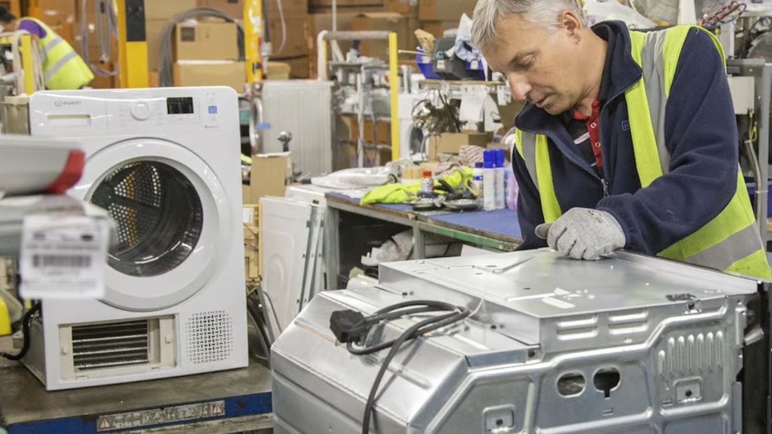beko europe zamyka fabryki łódź wrocław zwolnienia 1800 osób dlaczego