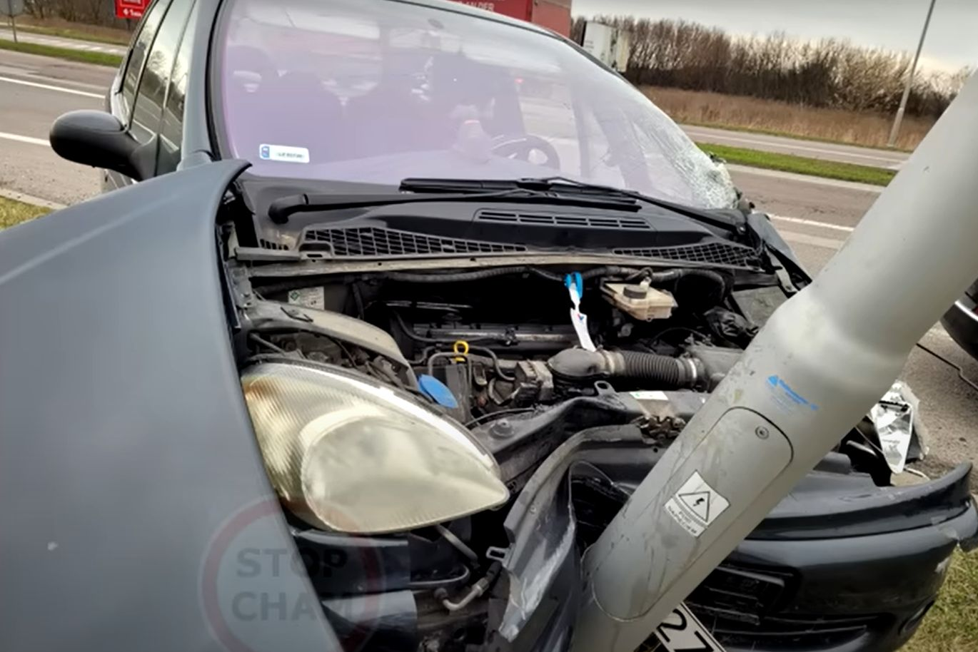 Pani Beata z Zamościa jest wściekła na policję za to, że obarczyła ją winą za wypadek. Jej citroen zderzył się z tirem.