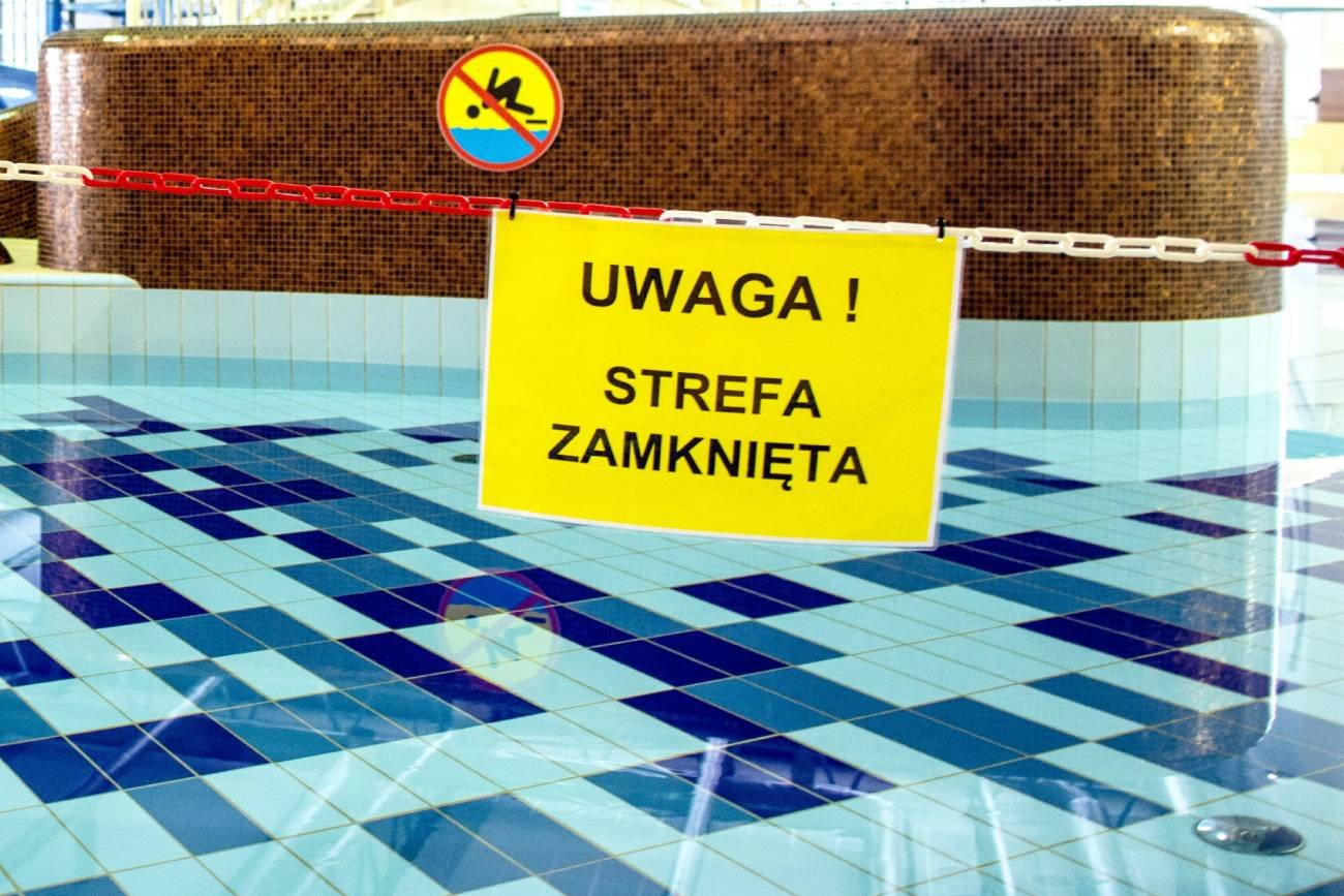 Płock: basen zamknięty z powodu fekaliów. Dziecko zanieczyściło