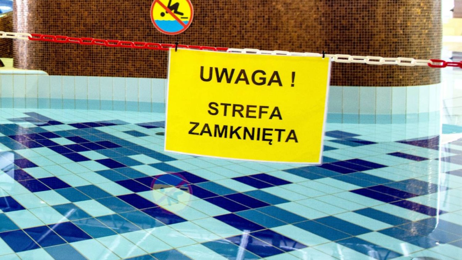 Płock: basen zamknięty z powodu fekaliów. Dziecko zanieczyściło