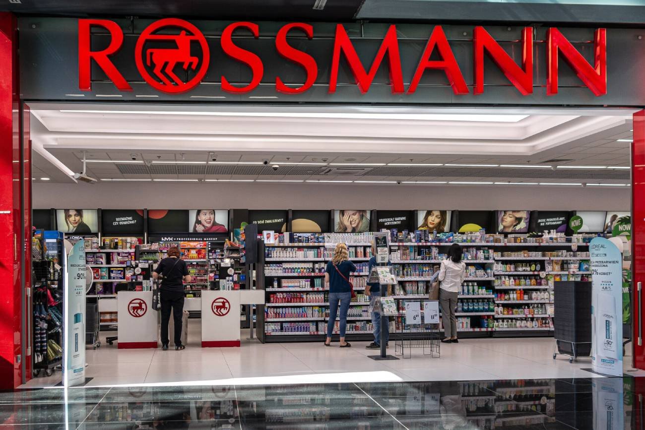 Rossmann – niezbędnik podróżniczki. 7 gadżetów podróżnych w supercenach