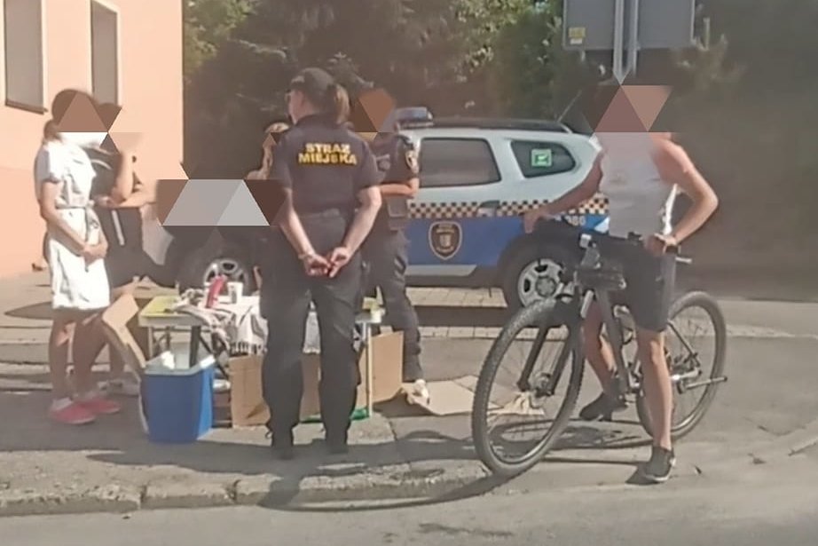 Dziewczynki sprzedawały lemoniadę na ulicy w Gliwicach. Do czasu interwencji straży miejskiej
