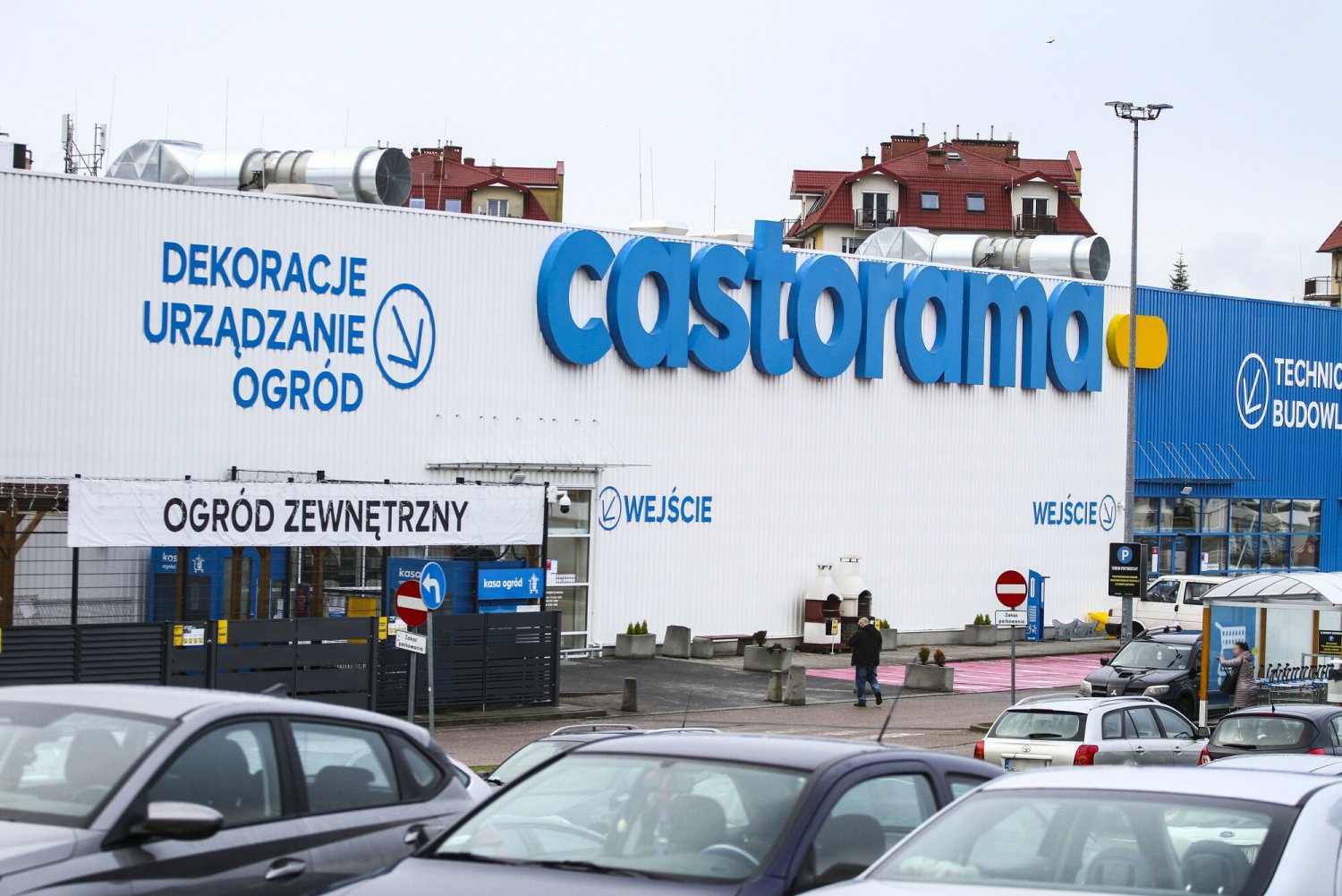 Zaparkował na darmowym parkingu przed Castoramą. Teraz musi zapłacić 190 zł.
