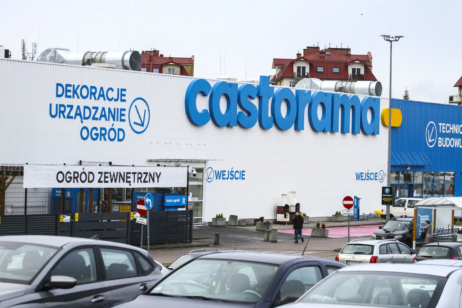Zaparkował na darmowym parkingu przed Castoramą. Teraz musi zapłacić 190 zł.