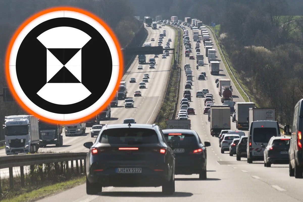 czarno-biały znak klepsydra niemcy autostrada co znaczy samochody autonomiczne