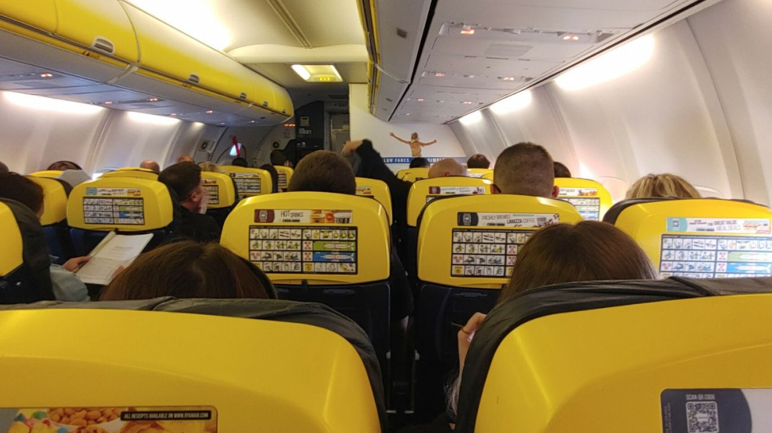 Samolot – tych miejsc unikaj w Ryanairze.  11, 12 i 33 to kłopoty