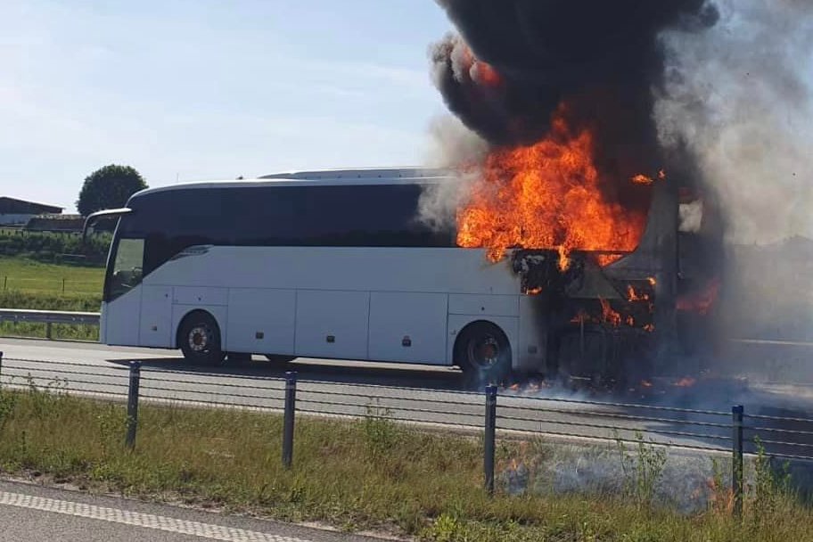 pożar autobus wycieczka szkolna s5 wirwajd zdjęcia