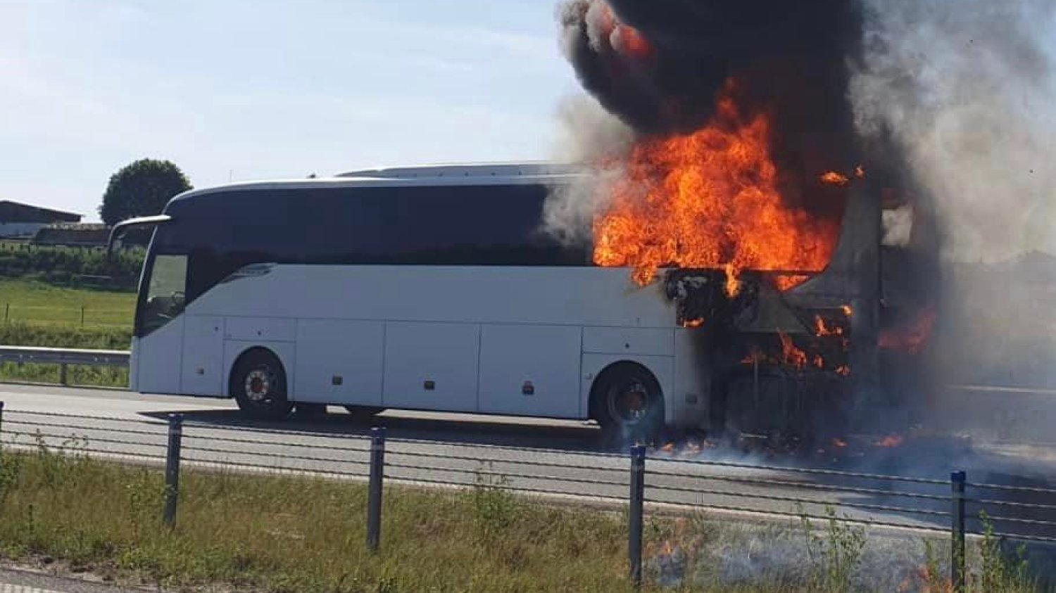 pożar autobus wycieczka szkolna s5 wirwajd zdjęcia