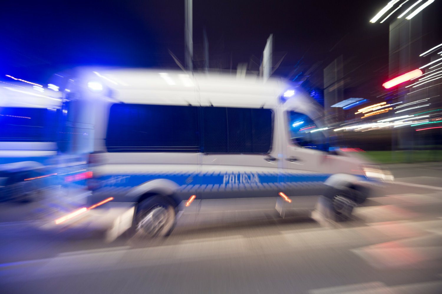 Ostrów wielkopolski dwulatka zamknięta w samochodzie w nocy policja dlaczego Ostrów wielkopolski dwulatka zamknięta w samochodzie w nocy policja dlaczego