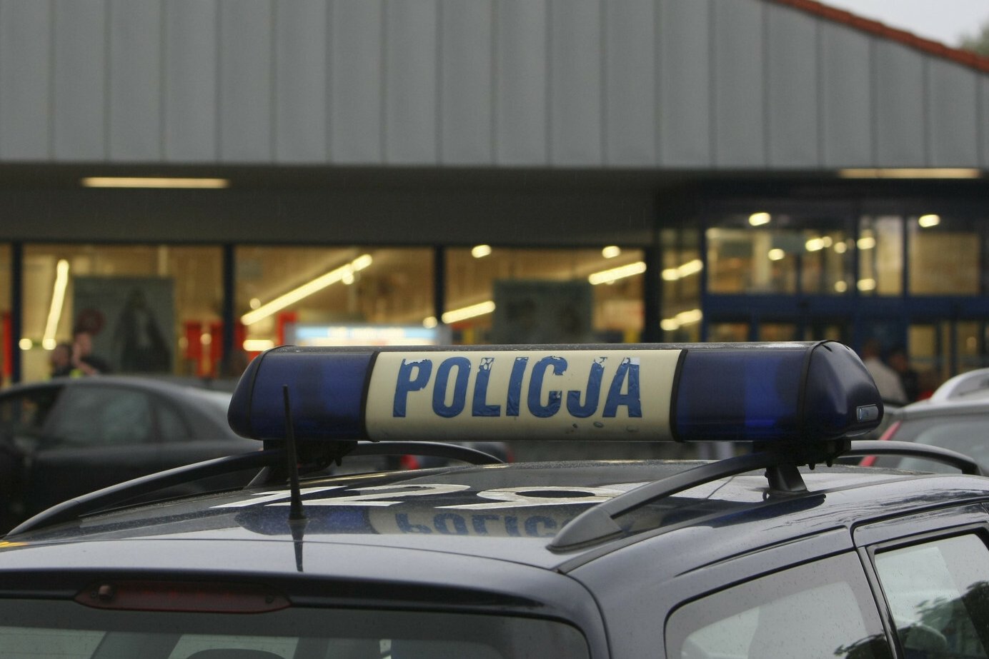 UOKiK i policja weszła do siedzib Dino i Biedronki. Powodem ma być podejrzewana zmowa gigantów.