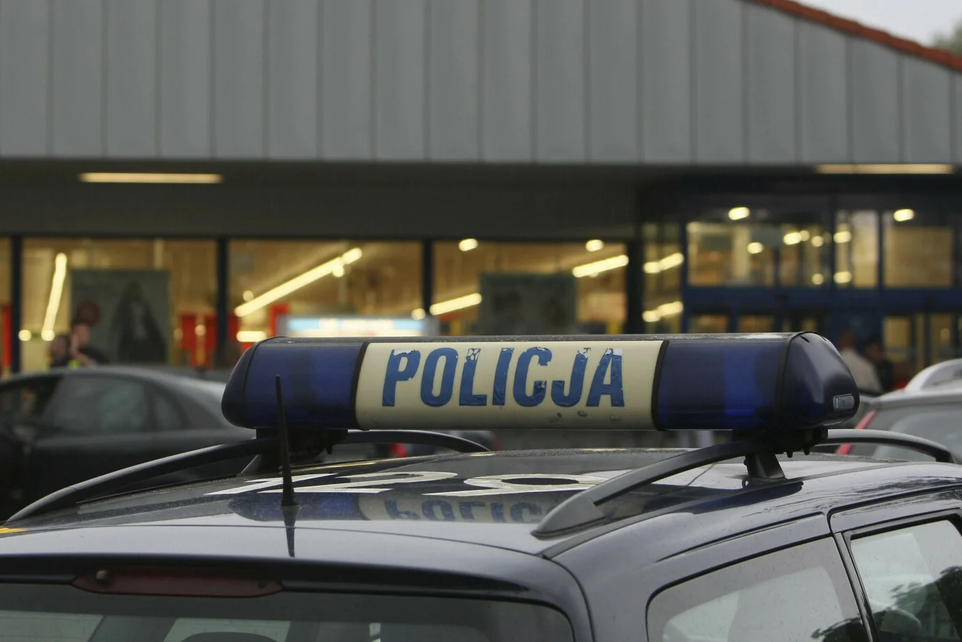 UOKiK i policja weszła do siedzib Dino i Biedronki. Powodem ma być podejrzewana zmowa gigantów.