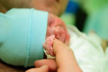 Wstrząsające ustalenia ws. znęcania się nad noworodkiem z Kępna w województwie wielkopolskim.