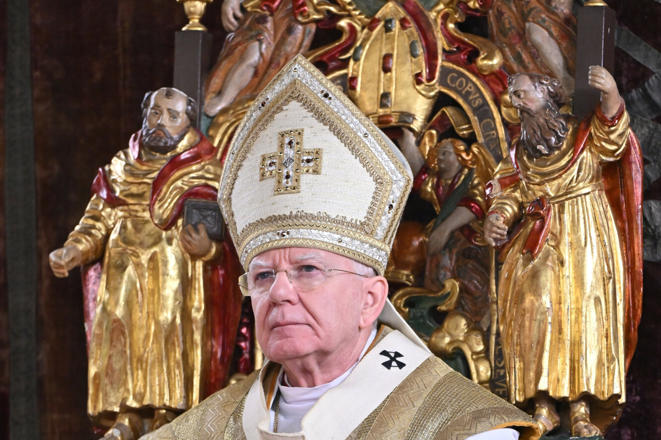 Ksiądz musi wyprowadzić się z kamienicy, bo wprowadzić ma się tam arcybiskup Marek Jędraszewski.