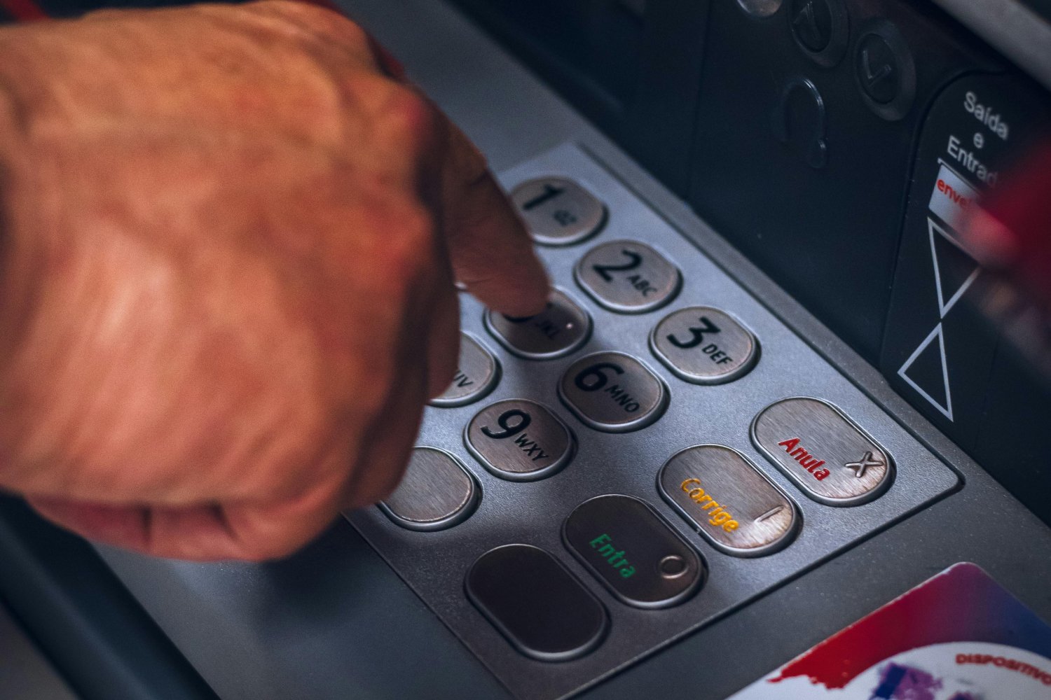 Jakie są limity wypłat w bankomatach?