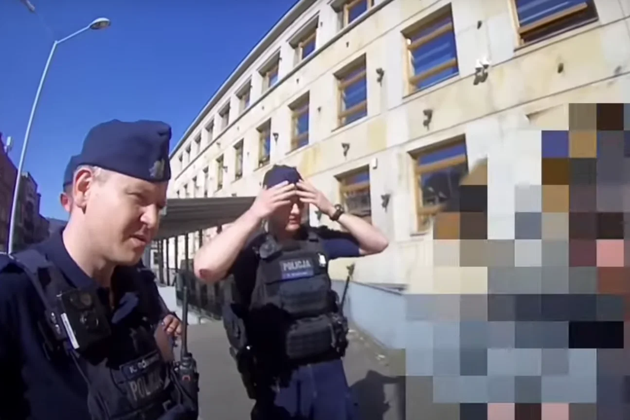 katowice kobieta 50 tys. zł do kosza pieniądze oszustwo na policjanta film wideo