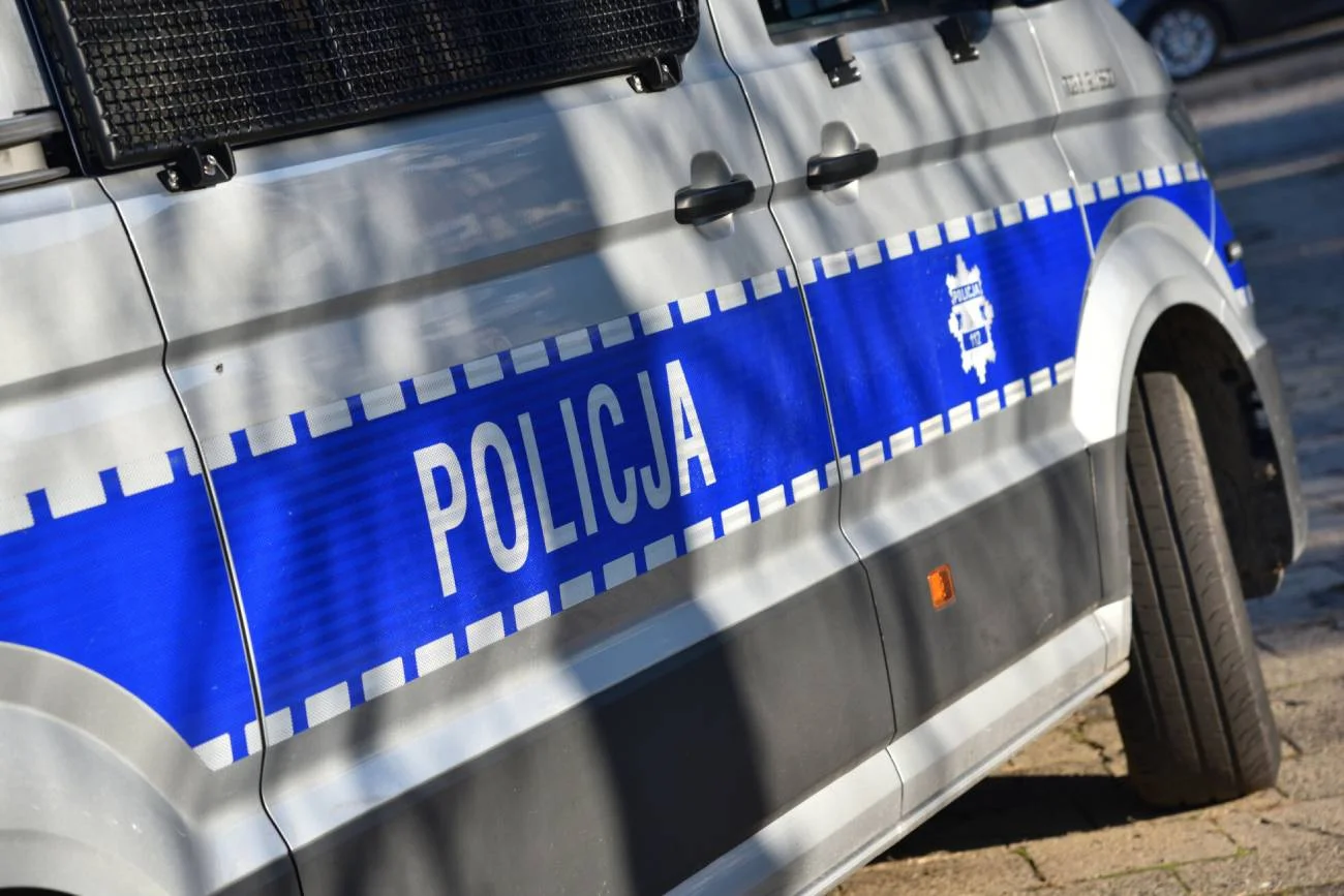 Kobieta z wózkiem uciekała przed kierowcą BMW. Policja mu nie odpuściła