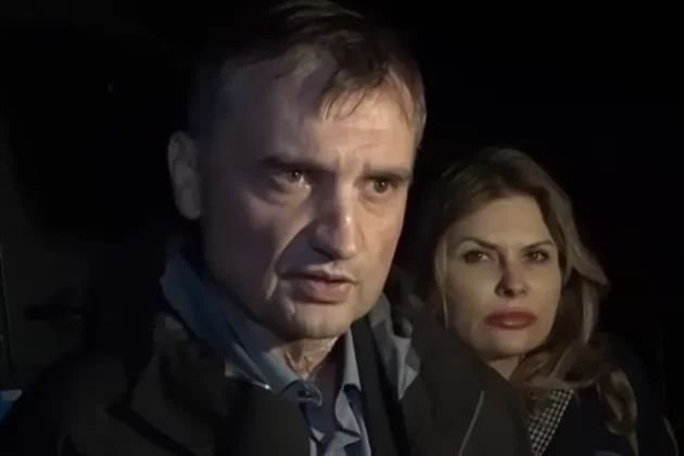 Zbigniew Ziobro wystąpił przed swoim domem i mówił o zemście Donalda Tuska.