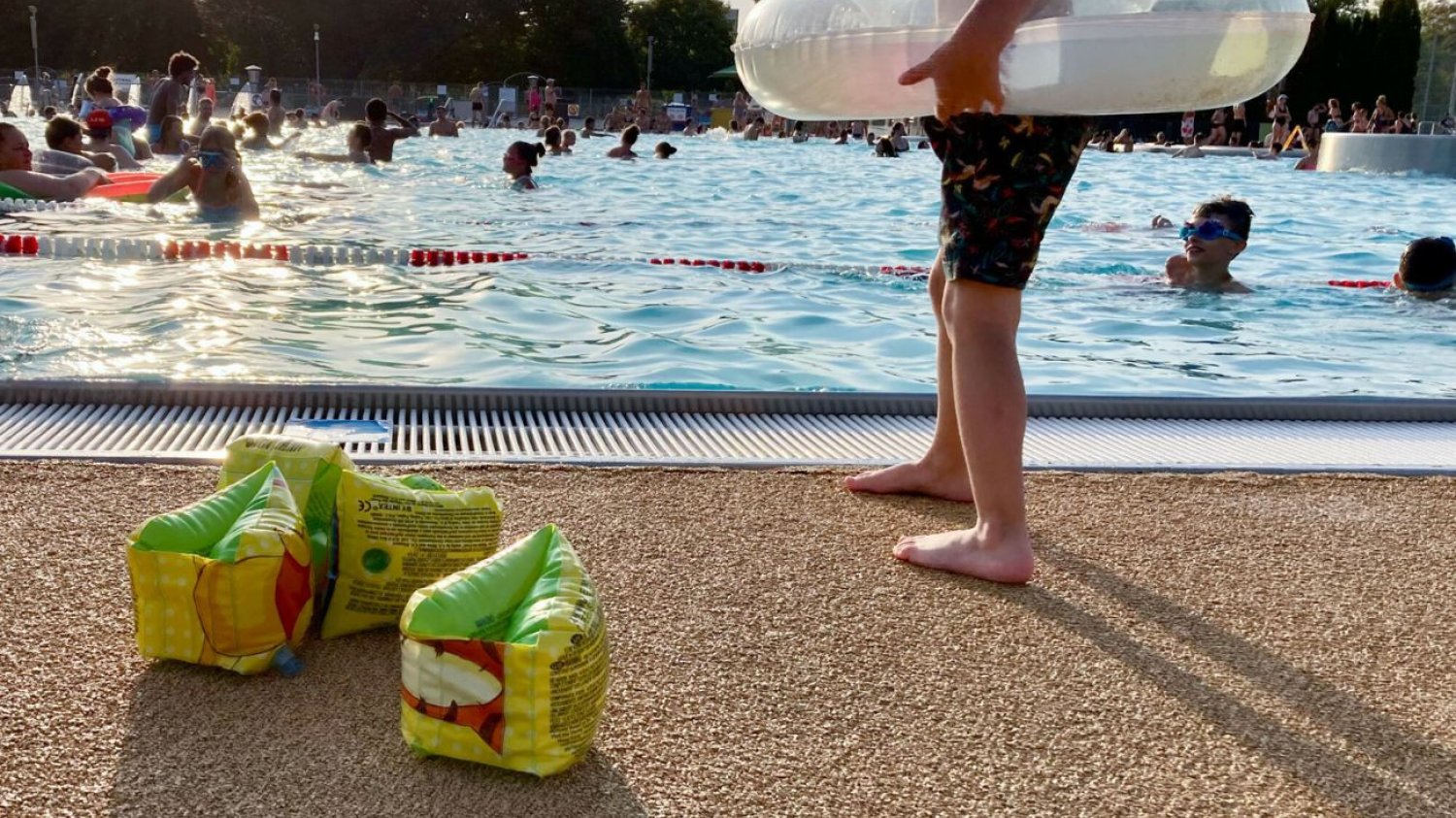 Kostiumy kąpielowe – takich kolorów nie kupuj. Eksperci ostrzegają