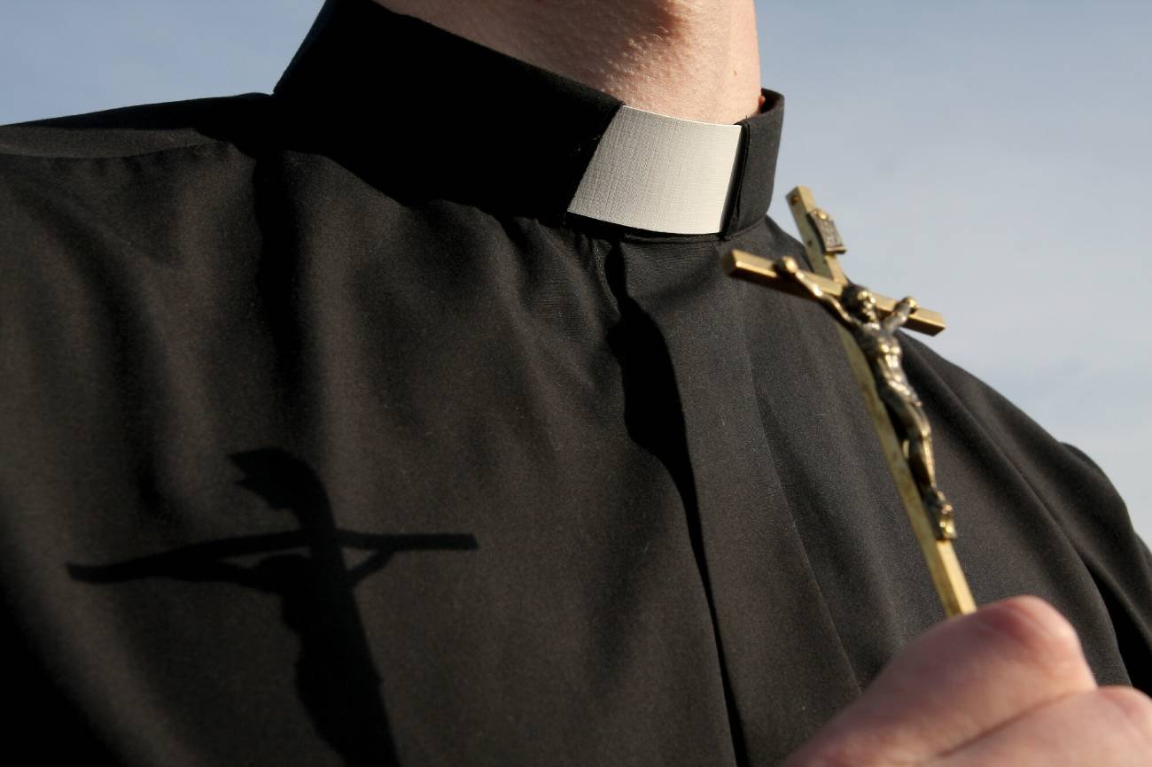 Radomsko – pijany ksiądz zasnął na pogrzebie. Dał niezłe kazanie