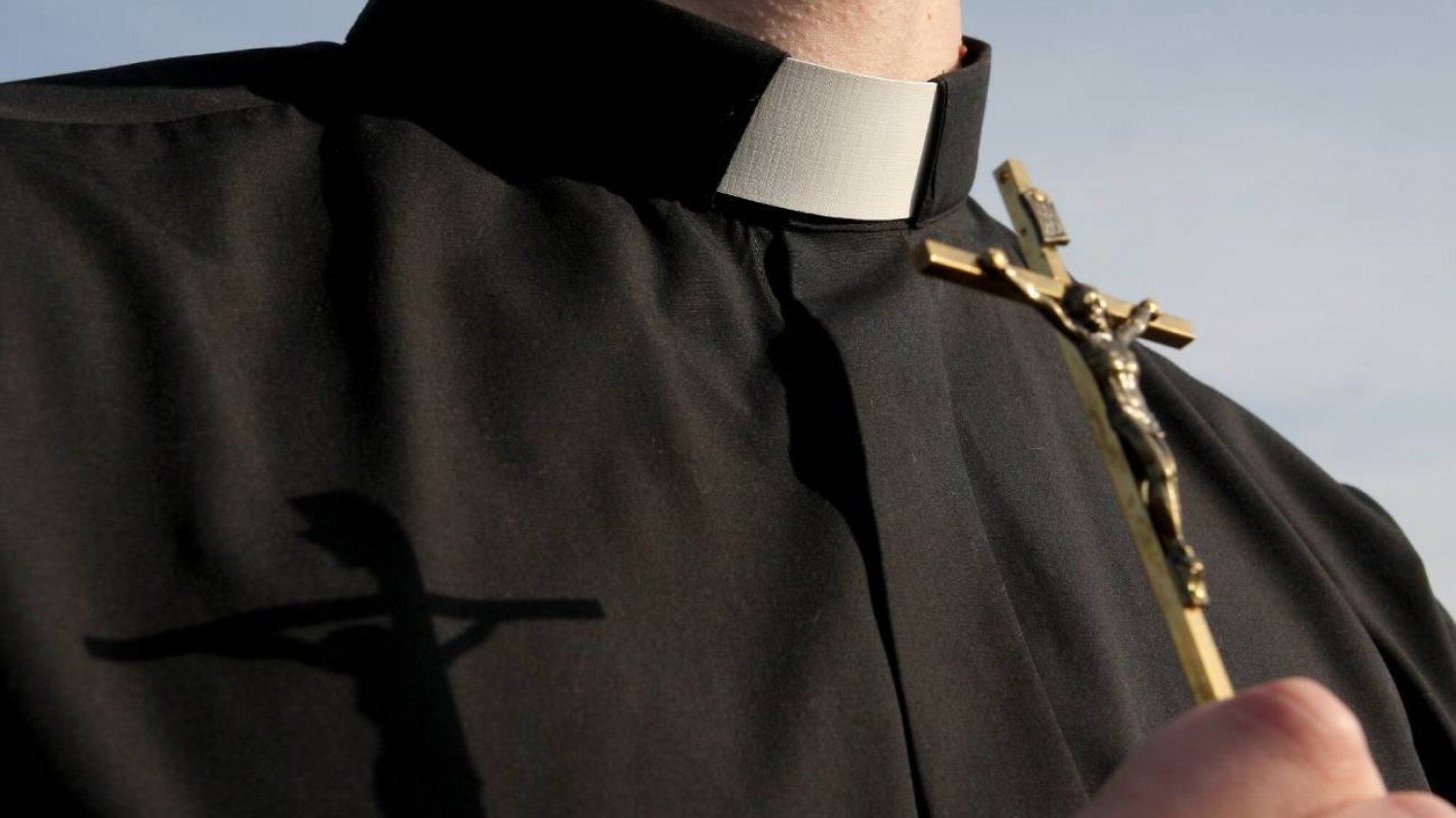 Radomsko – pijany ksiądz zasnął na pogrzebie. Dał niezłe kazanie