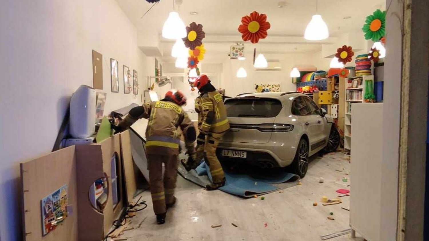 Kierująca porsche wjechała do sali zabaw w żłobku w Lublinie.