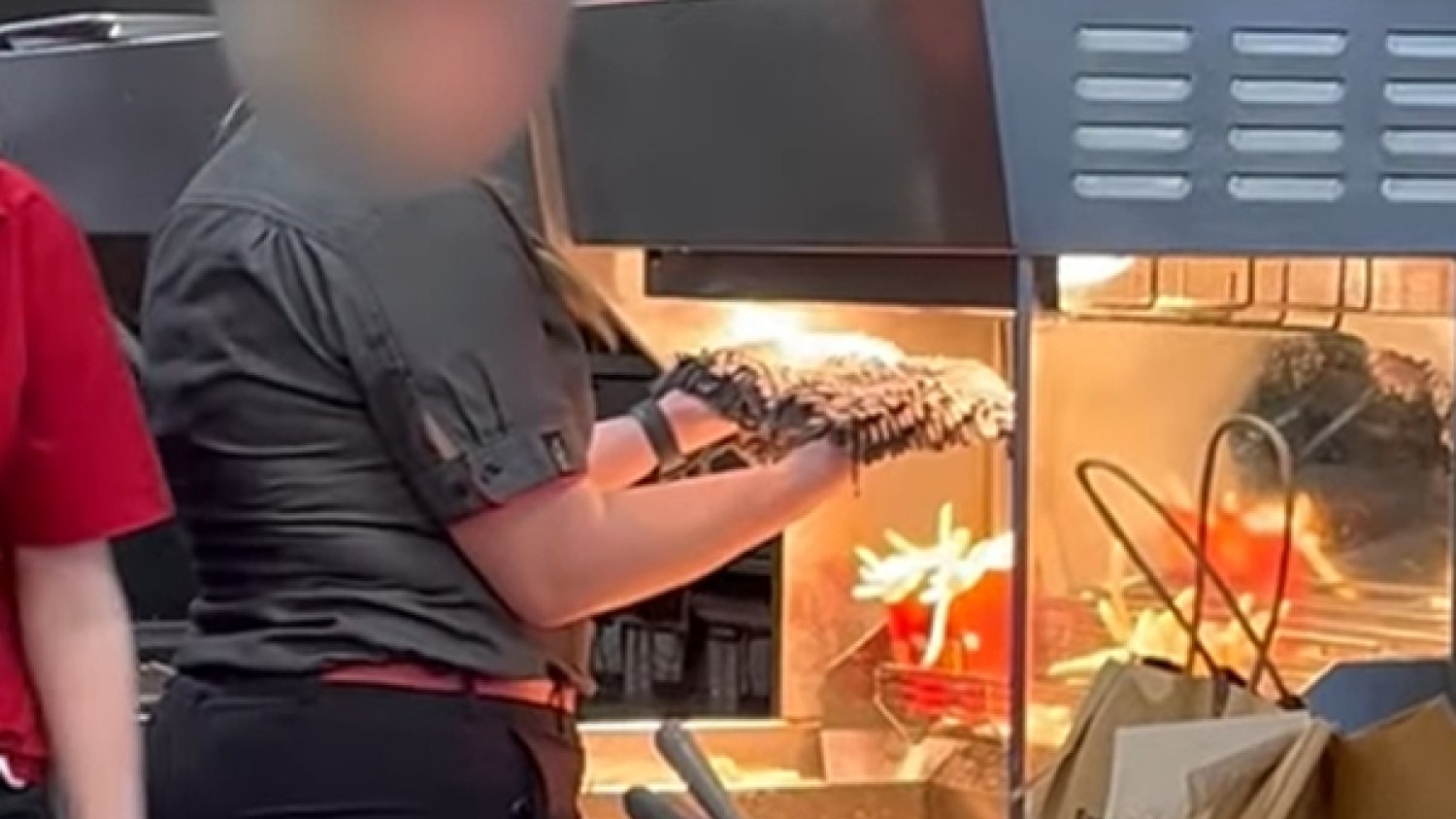 mcdonald pracownica szuszy mopa memy filmik zdjęcie oświadczenie mcdonald pracownica szuszy mopa memy filmik zdjęcie oświadczenie