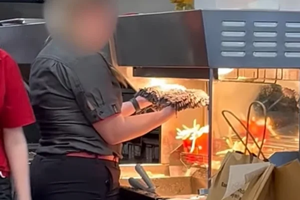 mcdonald pracownica szuszy mopa memy filmik zdjęcie oświadczenie
