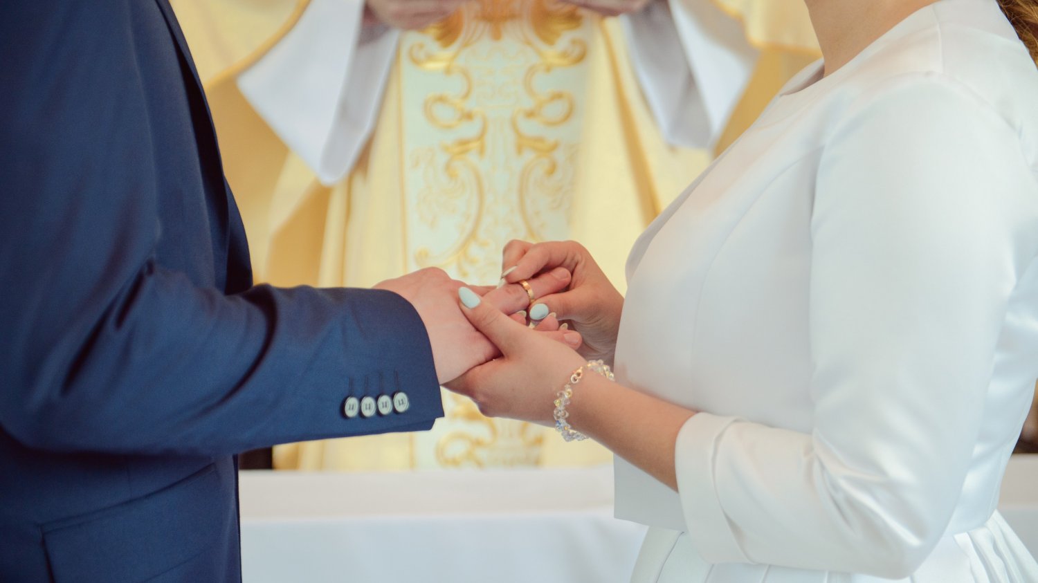 Ile ksiądz chce za ślub kościelny? Czytelniczka ujawnia.