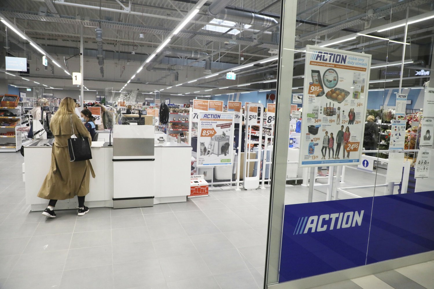 Botki przypominające kapcie za jedyne 34,99 w sklepach Action.