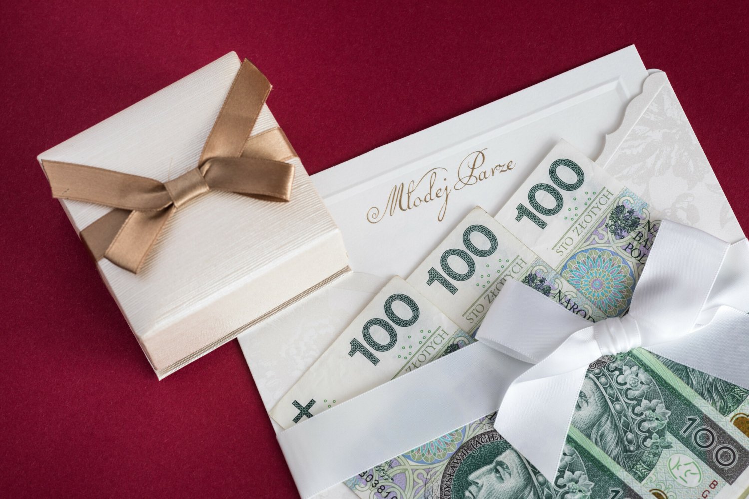 Ktoś ukradł parze młodej ponad 60 tysięcy złotych w czasie wesela w Szuminie