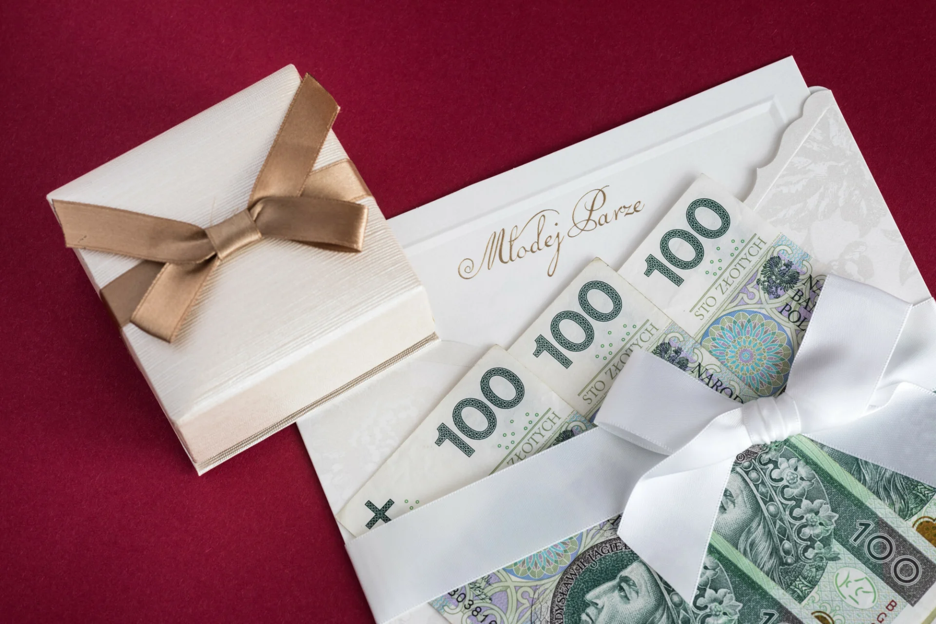 Ktoś ukradł parze młodej ponad 60 tysięcy złotych w czasie wesela w Szuminie