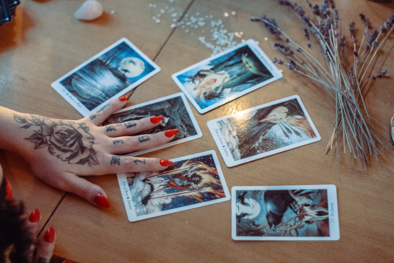 Tarot na 2024 rok. Które znaki zodiaku będą najszczęśliwsze?