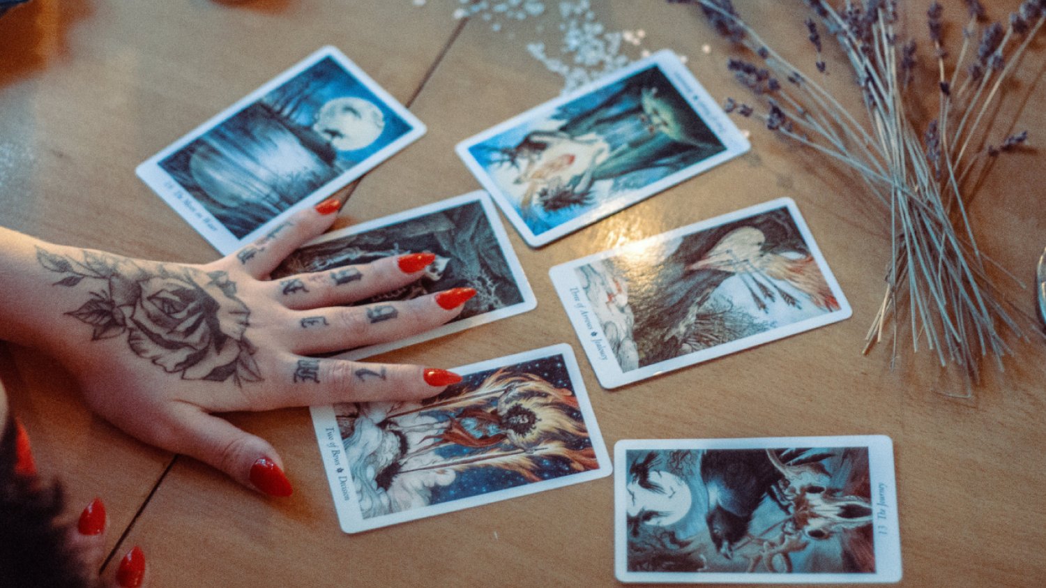Tarot na 2024 rok. Które znaki zodiaku będą najszczęśliwsze?