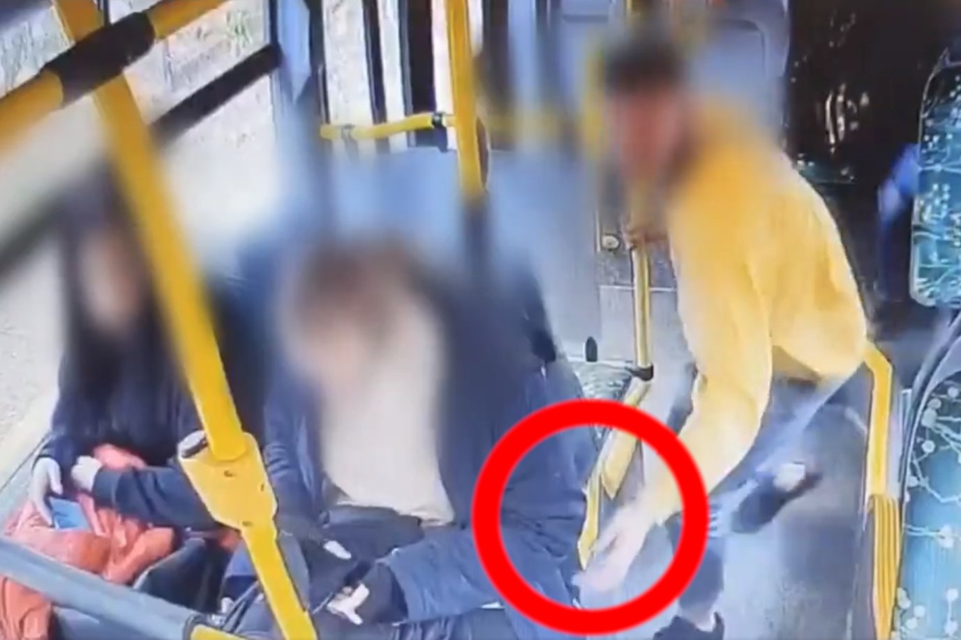 złodziej kieszonkowiec autobus filmik jelenia góra policja zuchwała kradzież 8 lat więzienia złodziej kieszonkowiec autobus filmik jelenia góra policja zuchwała kradzież 8 lat więzienia
