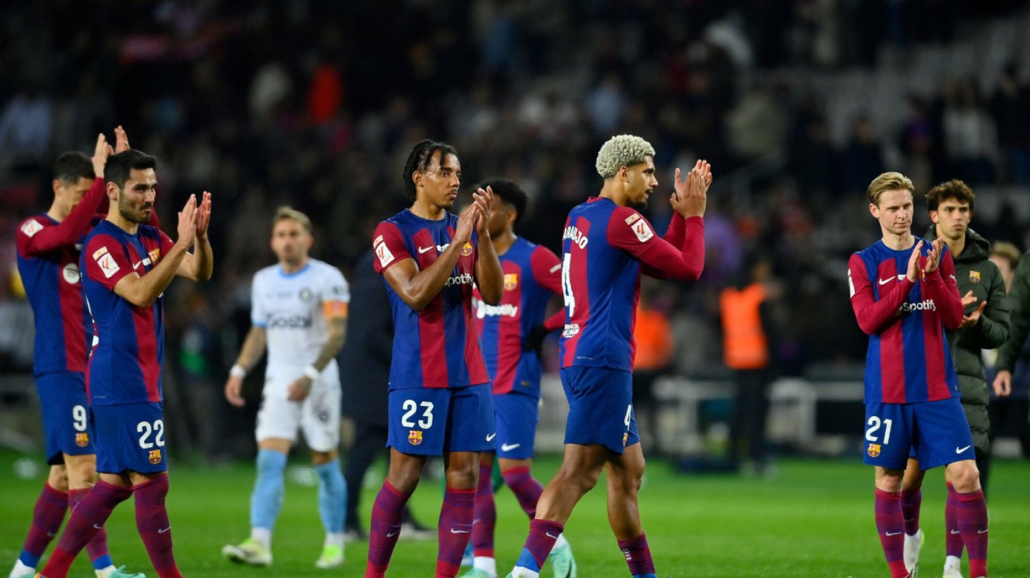 Piłkarze FC Barcelony otrzymali zakaz brania prysznica. Powodem oszczędność