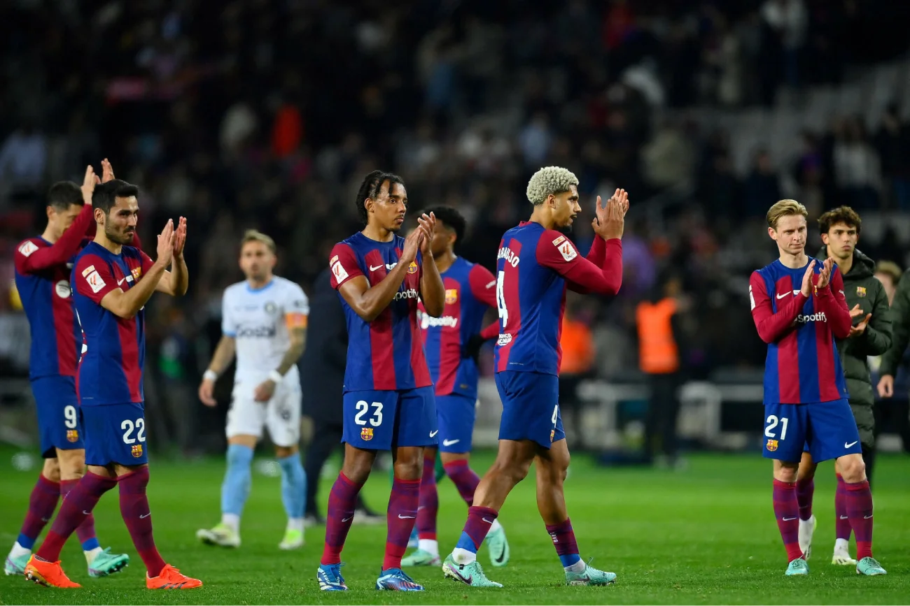 Piłkarze FC Barcelony otrzymali zakaz brania prysznica. Powodem oszczędność