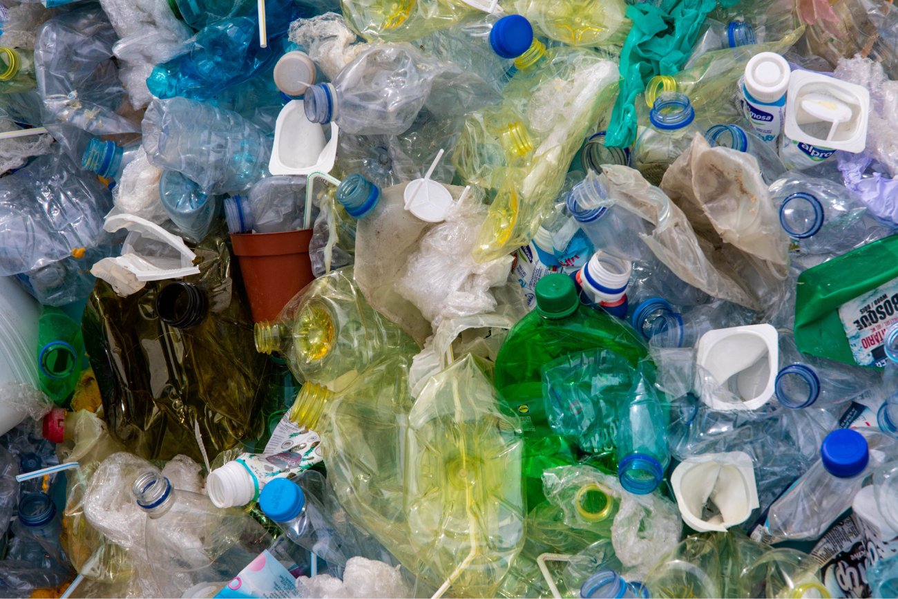 Rząd opublikował wysokość nowych opłat. Dopłacimy za plastikowe pojemniki