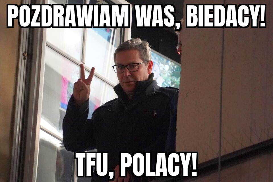 Memy o aferze z zarobkami w TVP podbijają internet