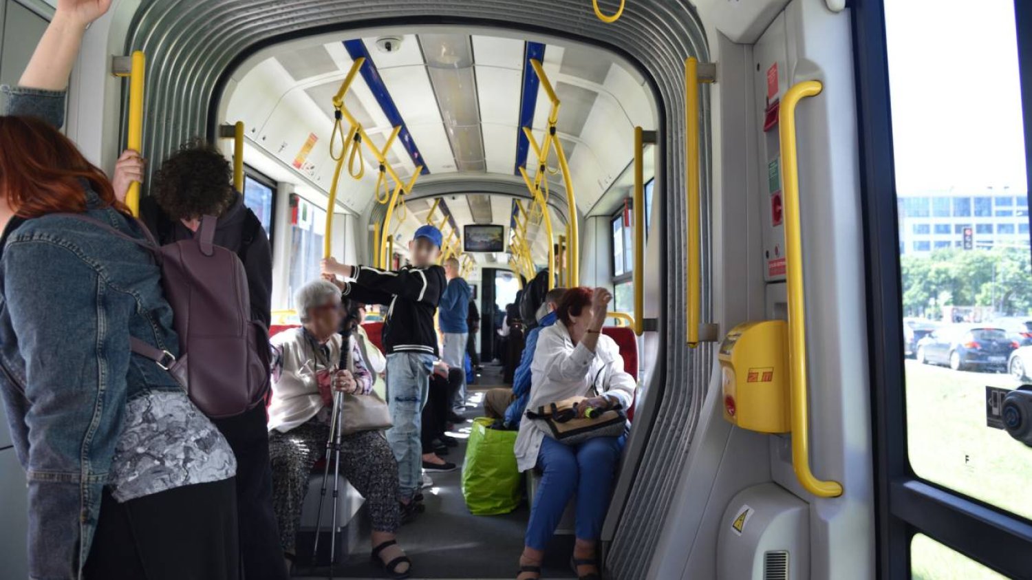 Kierowca autobusu wyprosił ojca z dzieckiem. Pasażerowie oburzeni