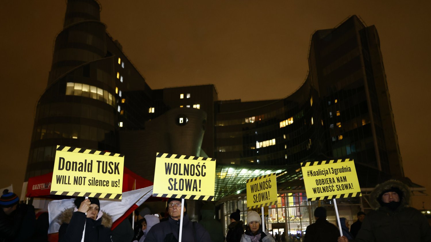 Parafia z Gdańska pomaga w wyjeździe do Warszawy na protest PiS 11 stycznia.