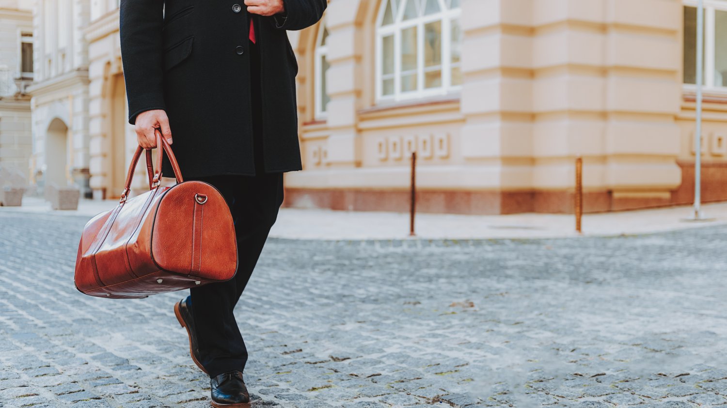 Mężczyzna zostawił w hotelu torbę z ogromną sumą pieniędzy i ślad po nim zaginął.
