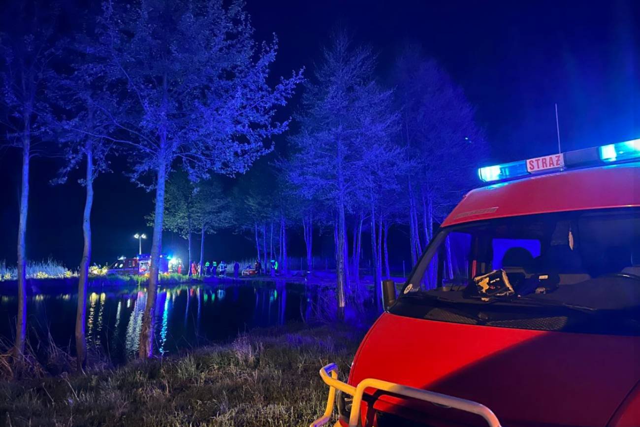 Bieślin: tragedia na wieczorze kawalerskim. 23-latek wpadł do jeziora