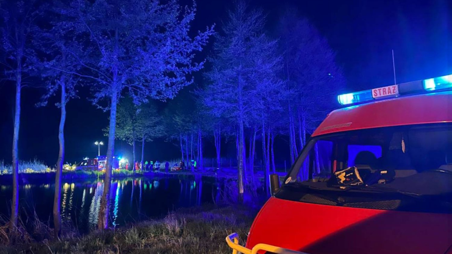 Bieślin: tragedia na wieczorze kawalerskim. 23-latek wpadł do jeziora