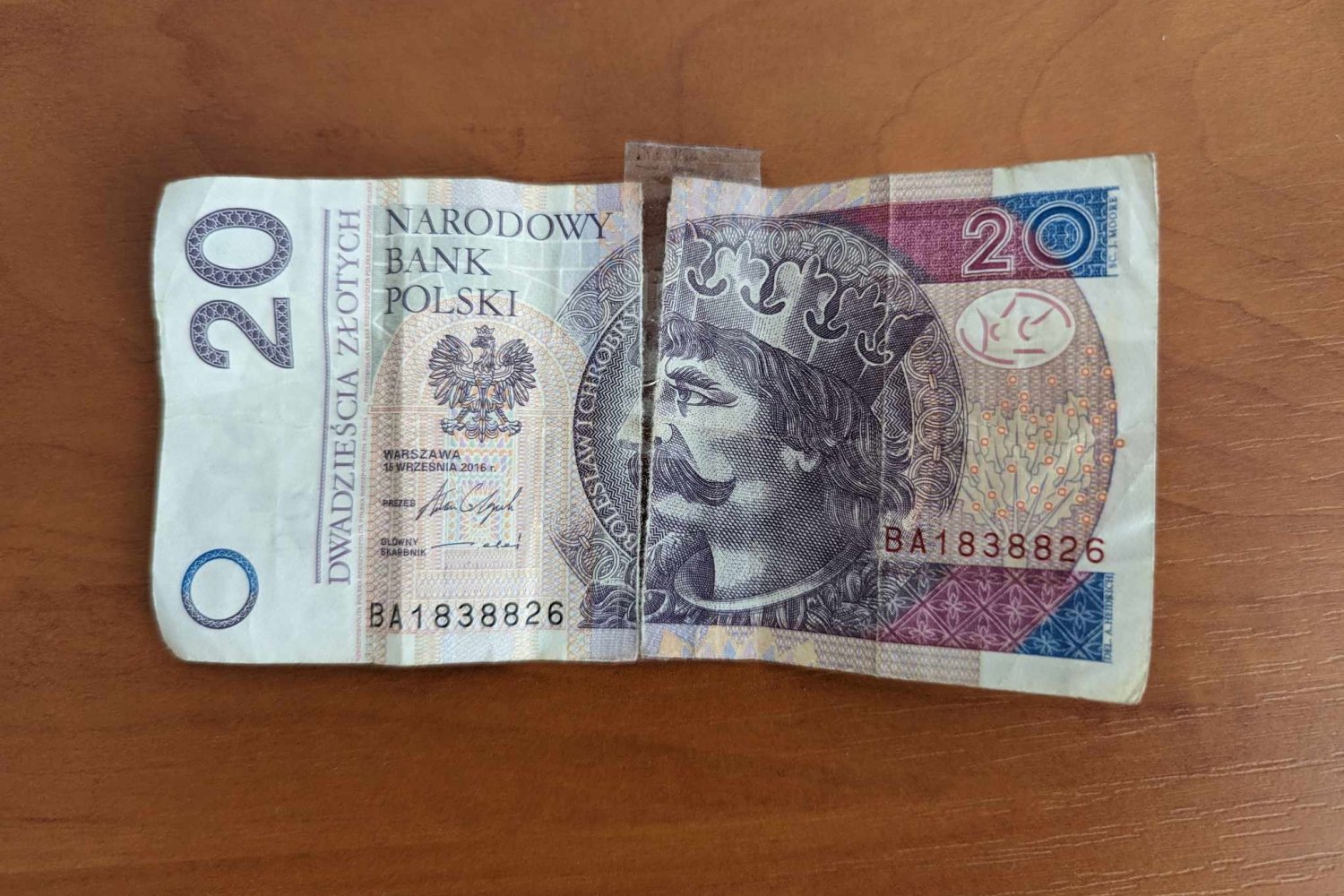 podarty banknot czy można płacić urwany przedarty poblamiony brudny gdzie wymienić wymiana bank podarty banknot czy można płacić urwany przedarty poblamiony brudny gdzie wymienić wymiana bank