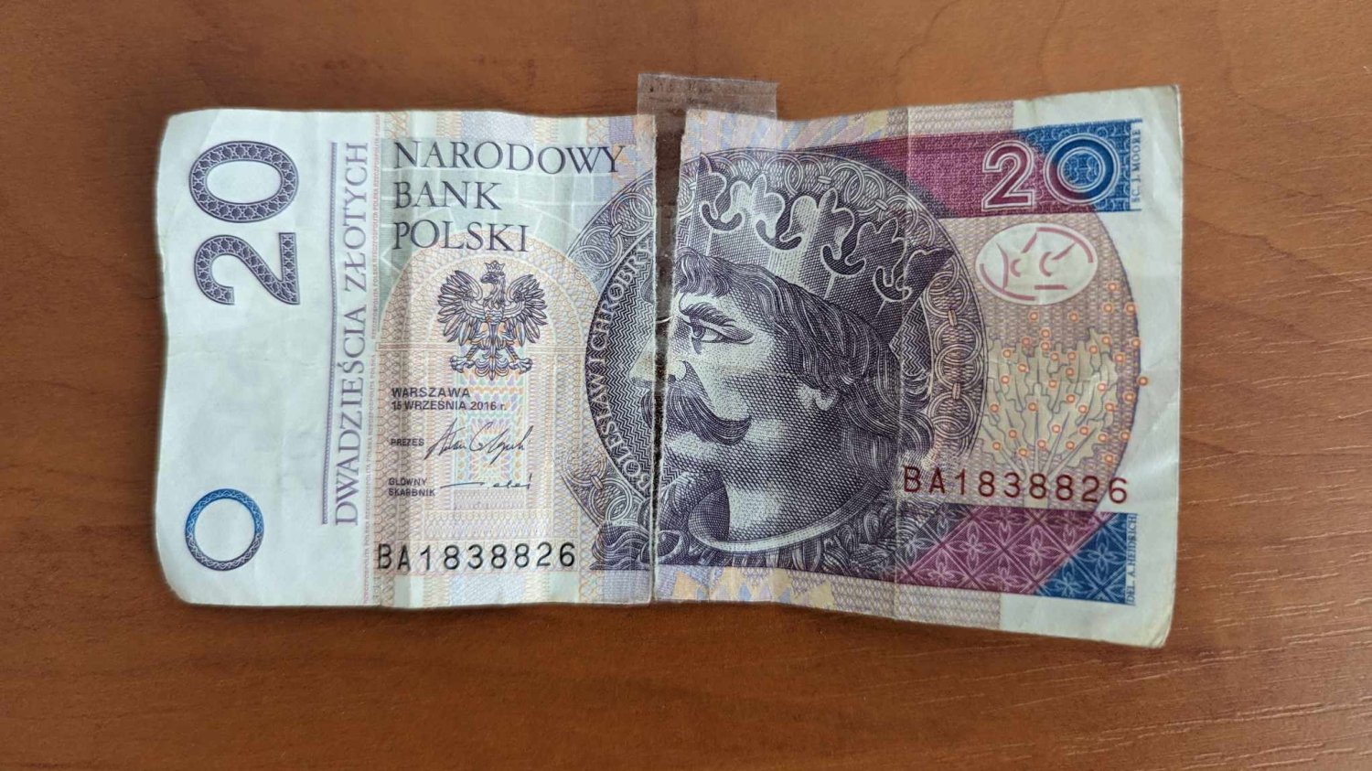 podarty banknot czy można płacić urwany przedarty poblamiony brudny gdzie wymienić wymiana bank podarty banknot czy można płacić urwany przedarty poblamiony brudny gdzie wymienić wymiana bank
